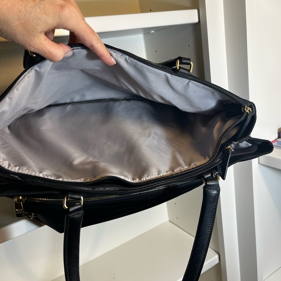 Tumi women’s computer-travel bag. Magnetic closures many organizing pockets. - Picture 6 of 9